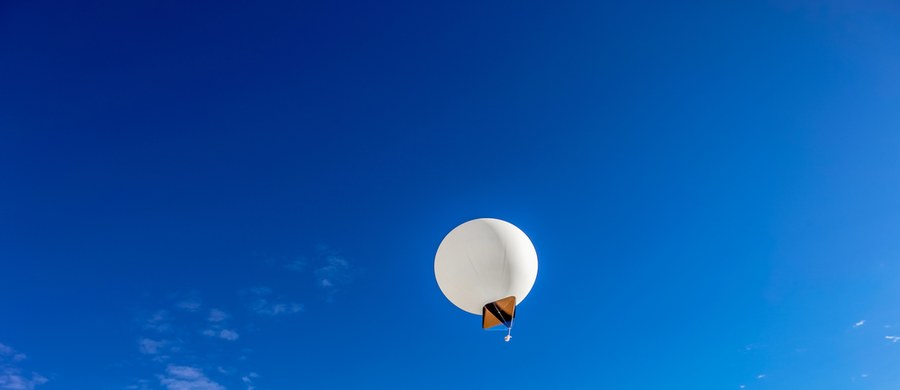 W miejscowości Szarek w powiecie ełckim spadł na pole przedmiot, który najprawdopodobniej jest balonem meteorologicznym - poinformowała w piątek warmińsko-mazurska policja, która wyjaśnia okoliczności tego zdarzenia.


