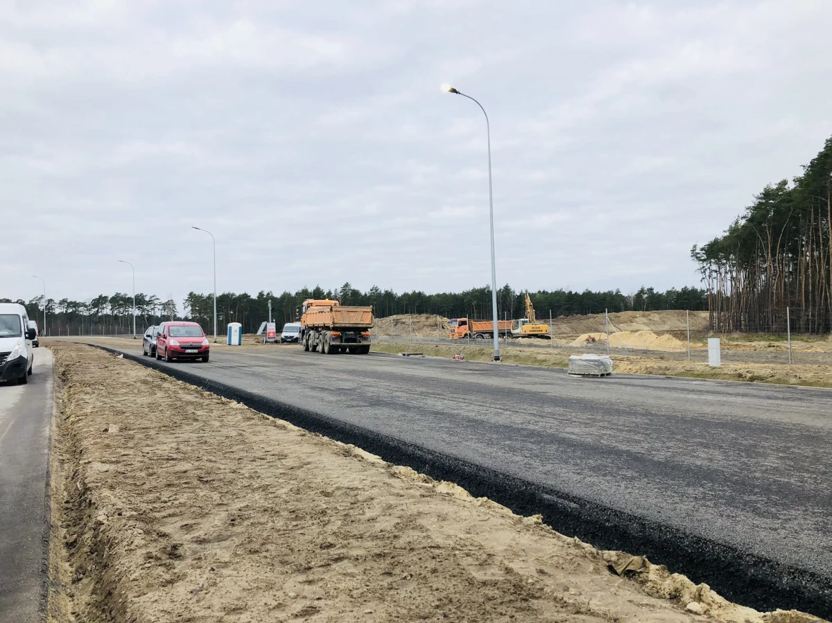 W lipcu Łódź - jako pierwsze miasto w Polsce - będzie miała kompletny ring drogowy autostradowo-ekspresowy - dowiedziała się dziennikarka RMF FM. Budowa ostatniego odcinka, który domknie tę obwodnicę, jest na finiszu.