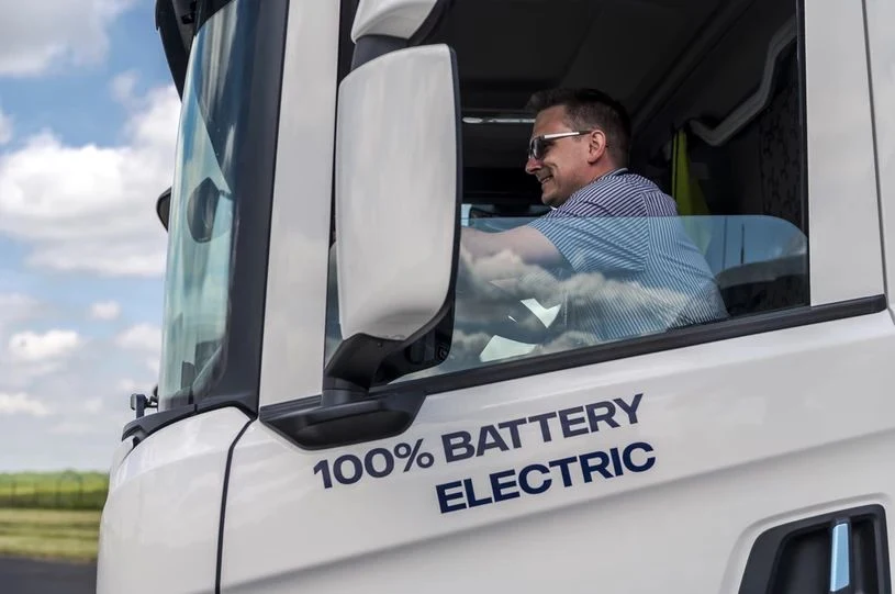 Mandat za firanki w ciężarówce. Policjanci mogą sami oceniać wykroczenie