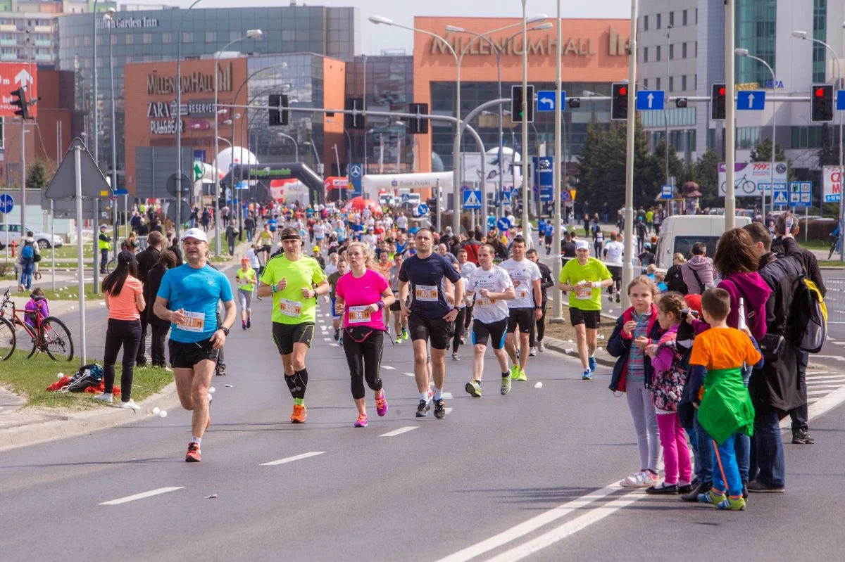 W 16. edycji PKO Półmaratonu Rzeszowskiego weźmie udział ponad 1700 zawodników. To duże wydarzenie sportowe, które wiązać się będzie z utrudnieniami dla kierowców w stolicy podkarpacia.