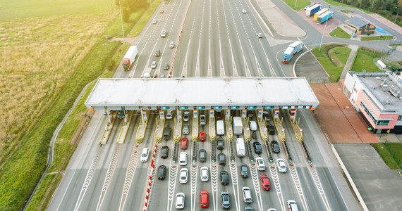 Nowe stawki za przejazdy autostradą A4 Katowice - Kraków będą obowiązywać już od poniedziałku. Spółka Stalexport Autostrada Małopolska zaznacza, że nadal premiowane będą przejazdy z wykorzystaniem płatności automatycznych.