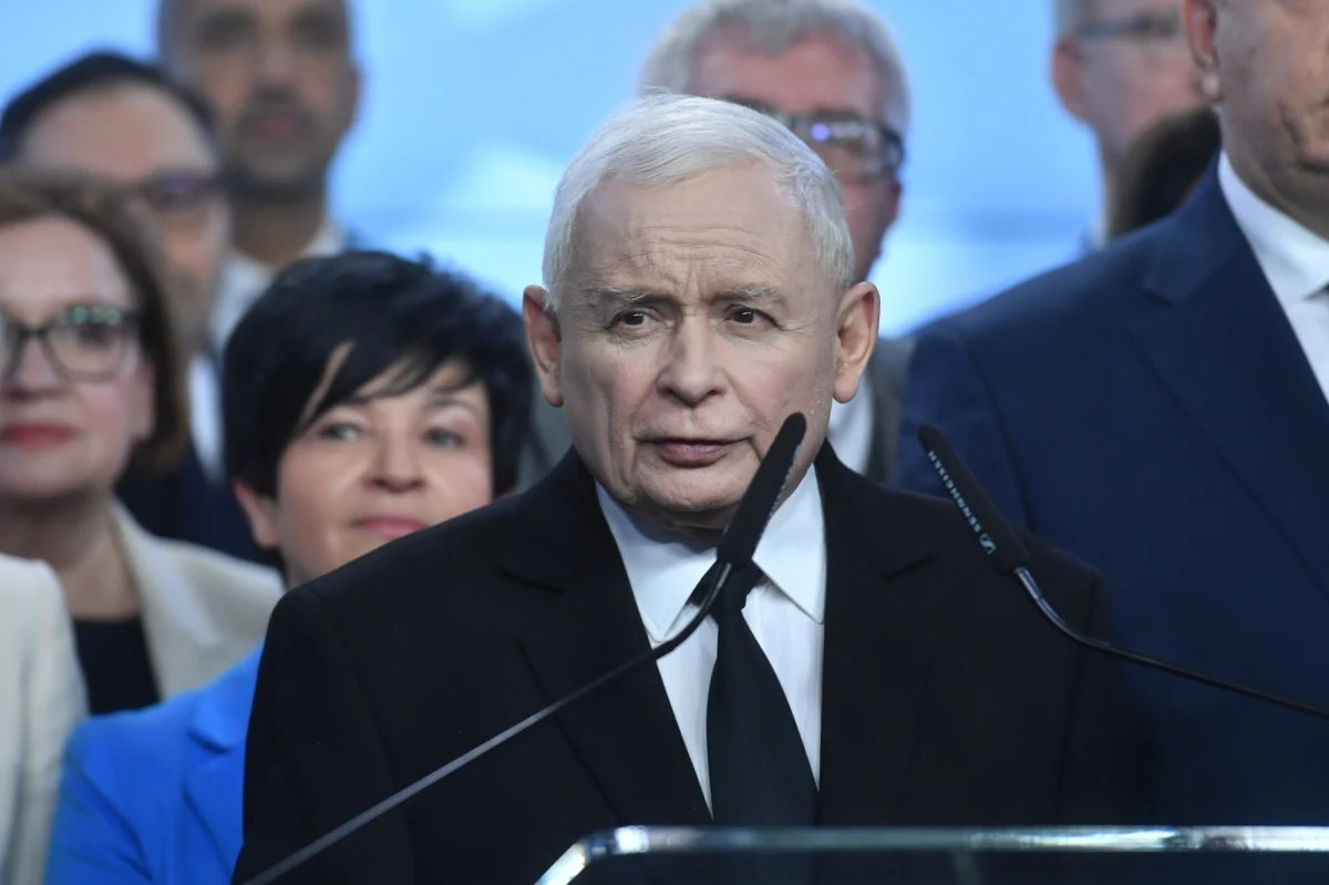 Pod dzisiejszą datą opublikowana została w "Dzienniku Ustaw" podpisana przez prezydenta Andrzeja Dudę nowelizacja Kodeksu postępowania cywilnego, określana przez opozycję i publicystów jako tzw. lex Kaczyński. Chodzi o regulację dotyczącą umieszczania przeprosin.