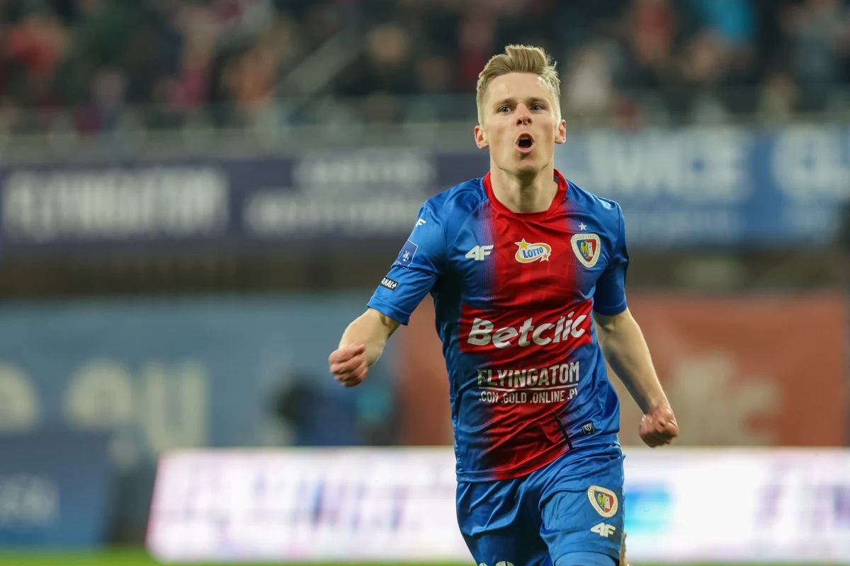 Piast Gliwice pokonał na własnym stadionie Górnika Zabrze 1:0 w derbowym meczu 26. kolejki piłkarskiej ekstraklasy. Gola zdobył Grzegorz Tomasiewicz.