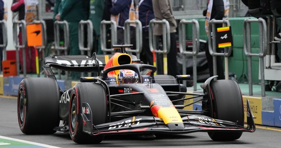​Broniący tytułu mistrza świata Formuły 1 Holender Max Verstappen wywalczył pole position przed trzecim w sezonie wyścigiem - Grand Prix Australii na torze Albert Park w Melbourne.