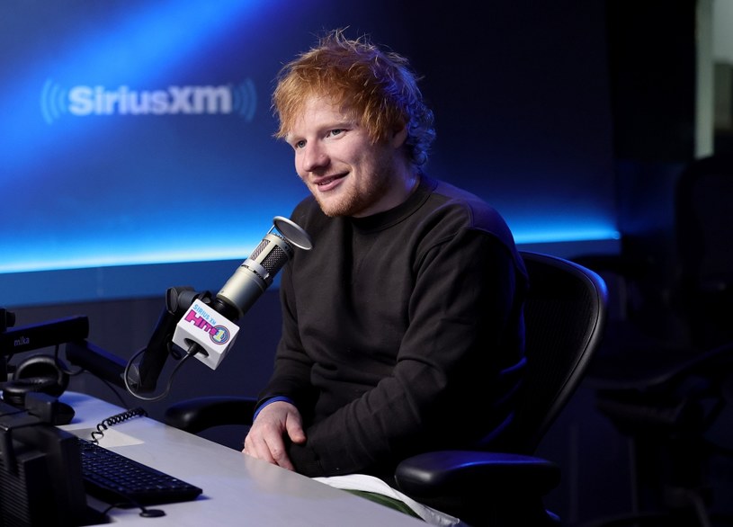 Ed Sheeran opowiedział o swoim uzależnieniu od narkotyków. Okazuje się, że w wyjściu z nałogu duży wkład miał... Robbie Williams. "Dostrzegłem, że jego kariera solowa była podobna do mojej" - zdradza Sheeran.