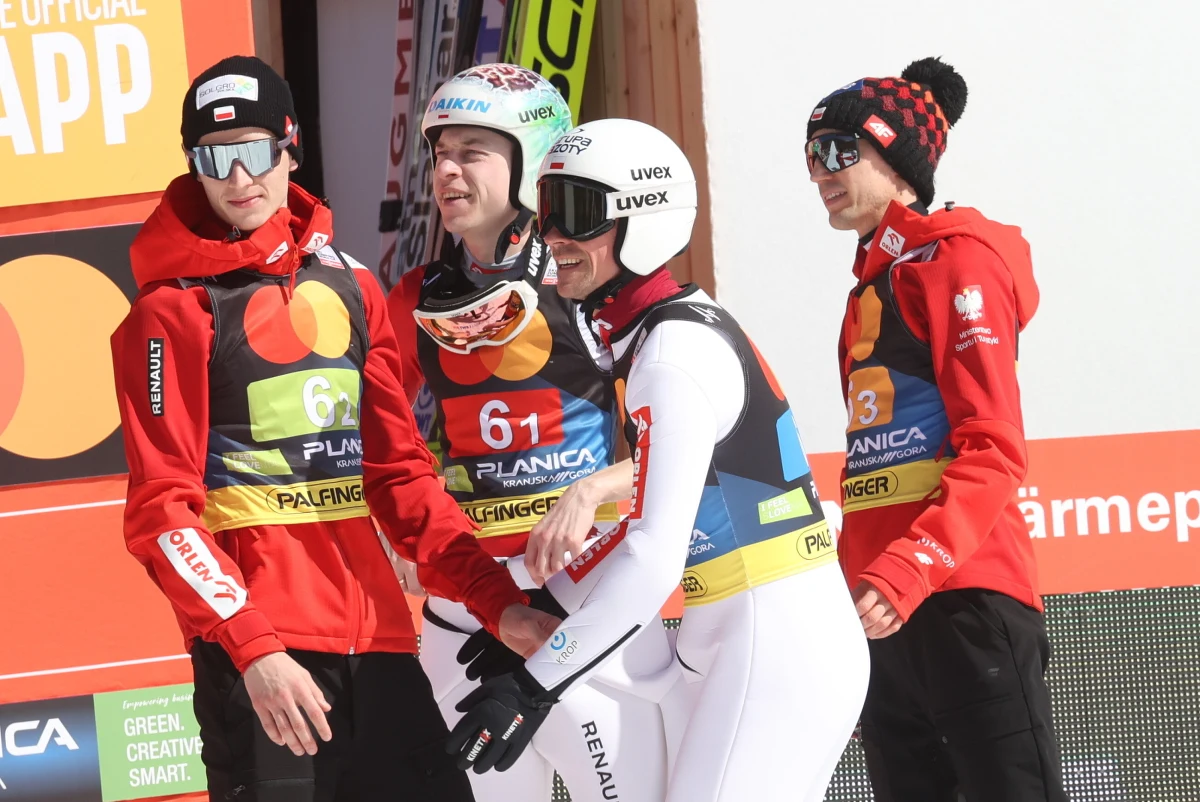 Reprezentacja Polski w składzie: Aleksander Zniszczoł, Paweł Wąsek, Kamil Stoch i Piotr Żyła zajęła czwarte miejsce w konkursie lotów w Planicy. Triumfowali Austriacy.