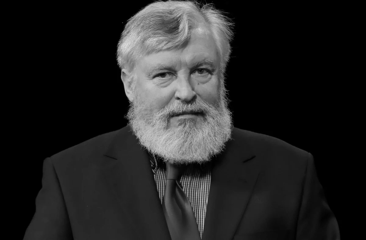 "Z wielkim smutkiem przyjęliśmy dzisiaj wiadomość o odejściu naszego drogiego kolegi i byłego przewodniczącego Oddziału ZASP w Katowicach - Jerzego Kuczery" - poinformował w mediach społecznościowych katowicki oddział Związku Artystów Scen Polskich. Jerzy Kuczera 12 kwietnia skończyłby 72 lata.