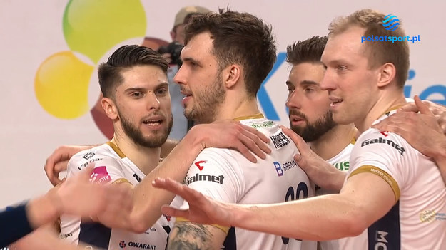 Skrót meczu Grupa Azoty ZAKSA Kedzierzyn-Kozle - Jastrzebski Wegiel. 