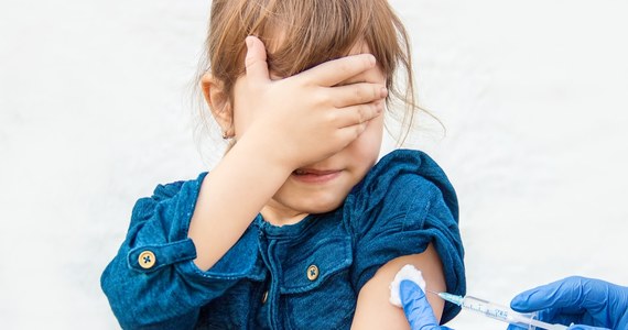 ​W maju Trybunał Konstytucyjny wyda wyrok w sprawie obowiązku poddawania się szczepieniom ochronnym. Kobieta, która skierowała tę sprawę do Trybunału, chce uznania przepisów o obowiązkowych szczepieniach za niekonstytucyjne. Jej zdaniem naruszają one prawo do prywatności i samostanowienia.