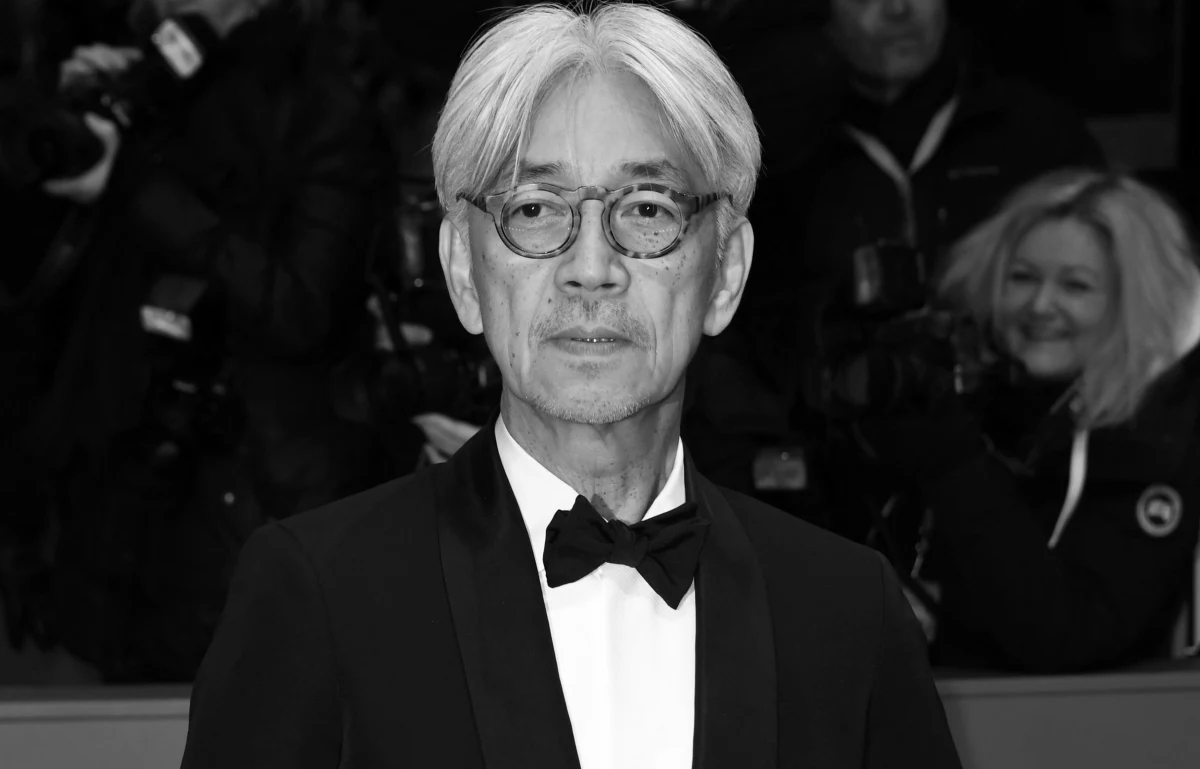 Nie żyje Ryuichi Sakamoto - wybitny japoński muzyk, kompozytor, producent muzyczny i działacz. Był laureatem wielu nagród - m.in. Oscara za muzykę do filmów "Ostatni cesarz" i "Wesołych świąt, pułkowniku Lawrence".