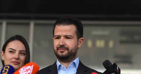 Drugą turę wyborów prezydenckich w Czarnogórze, zdobywając 60 proc. głosów, wygrał 37-letni Jakov Milatović - poinformowało czarnogórskie Centrum Monitorowania i Badań (CeMI), niezależna organizacja zajmująca się śledzeniem wyborów.