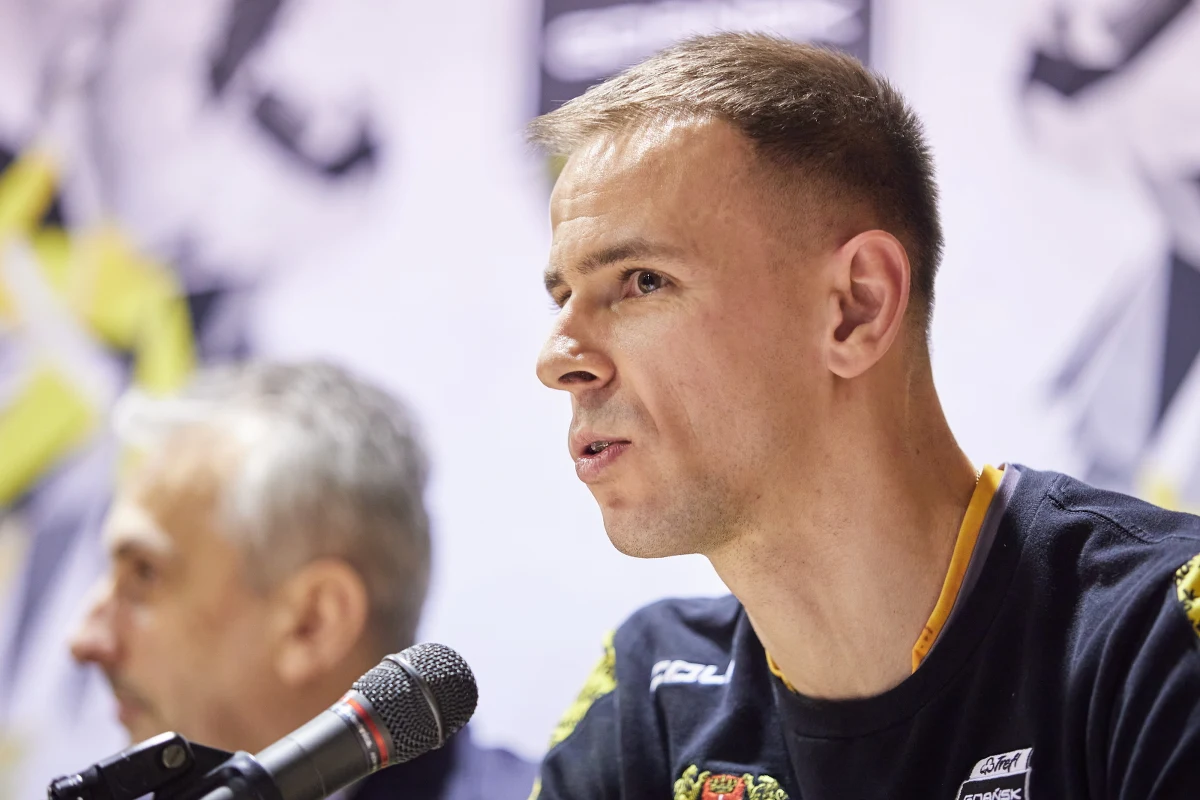 Mariusz Wlazły po wygranym 3:2 w Gdańsku, kończącym sezon zasadniczy ekstraklasy siatkarzy meczu z Projektem Warszawa, zapowiedział zakończenie kariery. "To mój ostatni play off" – podkreślił blisko 39-letni zawodnik Trefla i były reprezentant Polski.