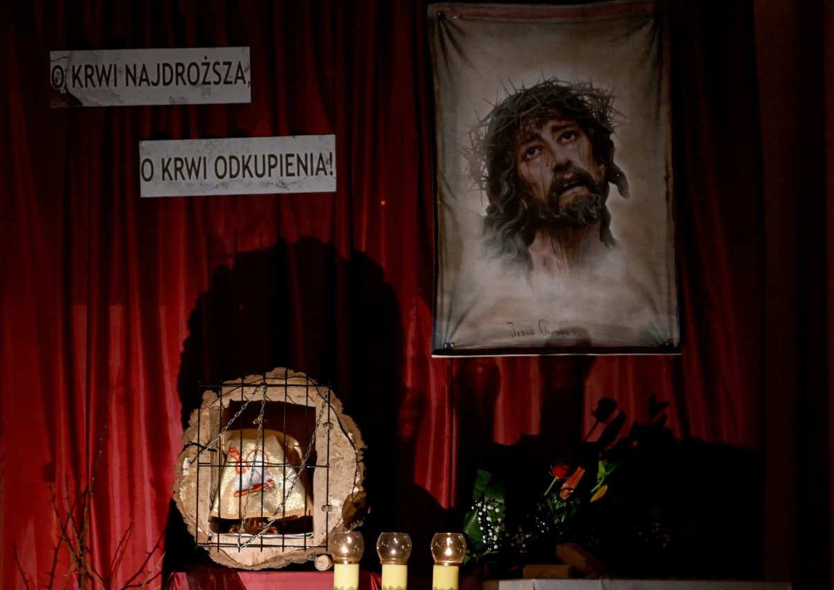 Święta Wielkanocne to najważniejsze święta dla wszystkich chrześcijan. Od Wielkiego Czwartku rozpoczynają się uroczyste obchody Triduum Paschalnego, w czasie którego wierni wspominają mękę, śmierć i zmartwychwstanie Jezusa Chrystusa. W tym roku Triduum Paschalne przypada 6, 7 i 8 kwietnia. 