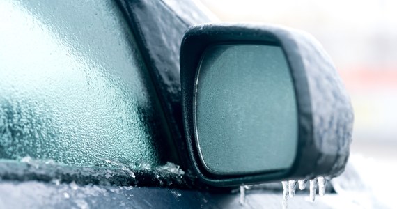Pogoda nie jest sprzymierzeńcem kierowców. Opady śniegu i marznącego deszczu, powodują, że widoczność jest ograniczona, a jezdnia mokra i śliska. Szczególnie uważać muszą kierowcy w sześciu województwach - ostrzega GDDKiA w porannym komunikacie. Zapewniła, że wszystkie drogi krajowe są przejezdne.