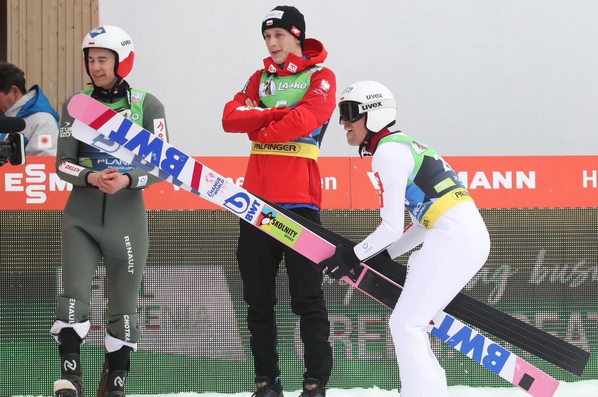 To był najdłuższy sezon skoków narciarskich w historii. Rywalizacja w Pucharze Świata rozpoczęła się jeszcze w listopadzie w Wiśle, gdzie skoczkowie skakali na igelicie. Kampania zakończyła się finałowym konkursem w słoweńskiej Planicy. Skoczkowie mogą udać się teraz na zasłużone wakacje, choć część naszej kadry rozpoczęła już pracę nad kolejnym sezonem. Kiedy zatem podopieczni Thomasa Thurnbichlera wrócą do rywalizacji?