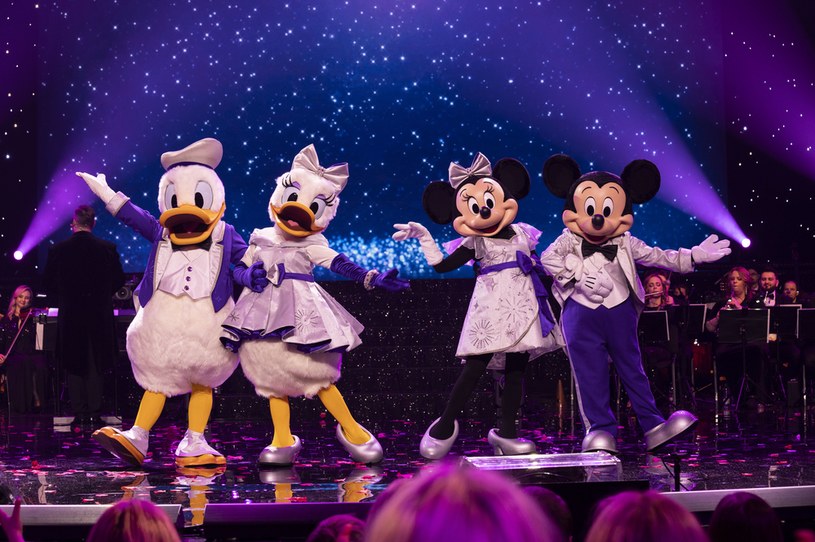 10 kwietnia z okazji 100-lecia Disneya Polsat wprowadzi swoich widzów w bajkowy świat największych muzycznych przebojów z kultowych filmów wytwórni Disney i Pixar, w wykonaniu największych gwiazd polskiej estrady. W koncercie będą miały swój udział także Myszka Miki, Myszka Minnie, Kaczor Donald i Kaczka Daisy, którzy przylecą prosto z paryskiego Disneylandu. Start już o godzinie 20:00!