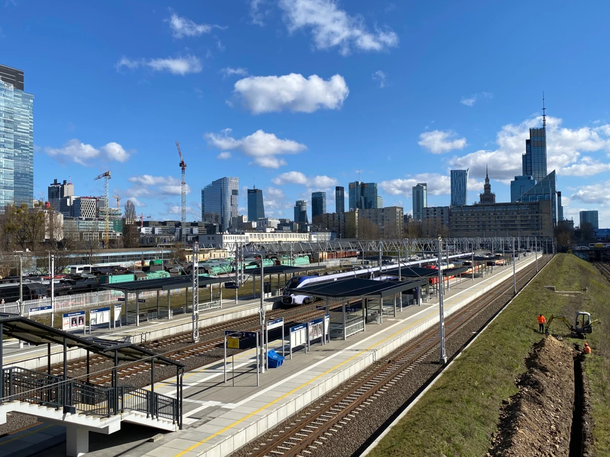 Tylko siedem pociągów na godzinę przejeżdżać będzie między 11 a 21 kwietnia podmiejską linią średnicową. Zmiany związane są z budową łącznika pomiędzy torami linii podmiejskiej z dalekobieżną. Oznacza to też utrudnienia dla pasażerów.