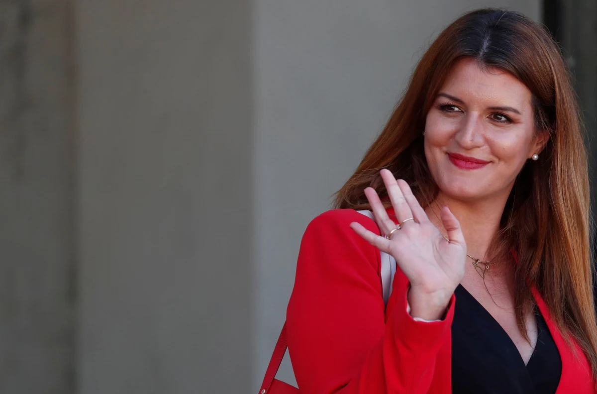 Francuska minister Marlene Schiappa pozowała do magazynu dla panów. Jej zdjęcie ukaże się na okładce francuskiej edycji "Playboya" w wydaniu kwietniowym. I mimo że, Schiappa jest na nim ubrana, już posypały się głosy krytyki. 