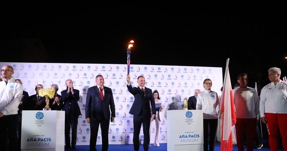 Prezydent Andrzej Duda odebrał w poniedziałek w Rzymie Ogień Pokoju, od którego 21 czerwca w Krakowie odpalony zostanie znicz igrzysk europejskich. Prezydent dziękował za decyzję, że w Igrzyskach Europejskich nie wezmą udziału przedstawiciele Rosji i Białorusi.