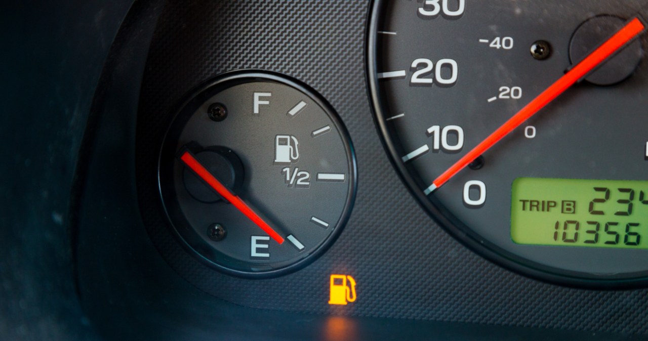 Mechanicy zdradzili, ile paliwa trzeba mieć w baku. To się naprawdę opłaca