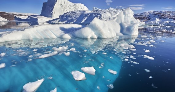 ​Topnienie lodowców na Grenlandii osiągnęło punkt bliski krytycznego, po przekroczeniu którego zmiany będą niemożliwe do odwrócenia - opisują naukowcy na łamach "Geophysical Research Letters".