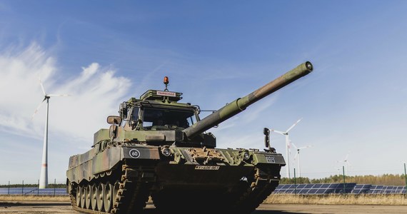 Niemiecki koncern zbrojeniowy Rheinmetall buduje w Rumunii centrum serwisowe zachodniego sprzętu wojskowego przeznaczonego dla Ukrainy; punkt napraw, który ma zostać uruchomiony w kwietniu, będzie obsługiwał m.in. czołgi Leopard 2 i Challenger, a także wozy bojowe Marder - poinformowała ukraińska agencja Ukrinform za niemieckim portalem ntv.
