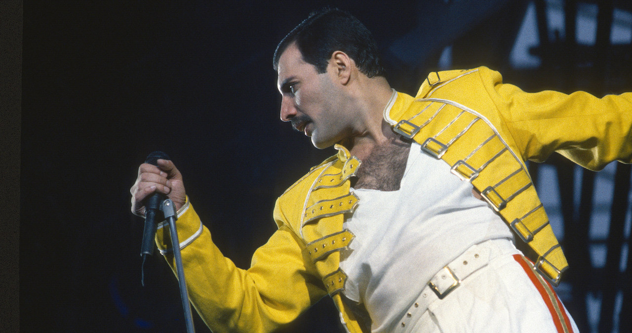 Gdy w 1975 roku zespół Queen dostarczył wytwórni trwający 5 minut i 55 sekund utwór, nikt poza muzykami nie wierzył, że "Bohemian Rhapsody" ma szansę stać się międzynarodowym hitem. Dziś ta ballada rockowa autorstwa Freddiego Mercury'ego wymieniana jest jako jeden z najlepszych utworów w historii muzyki popularnej. Wyniki najnowszego głosowania w plebiscycie BBC Radio 2 wykazały, że jest to także ulubiona piosenka Queen wśród Brytyjczyków.