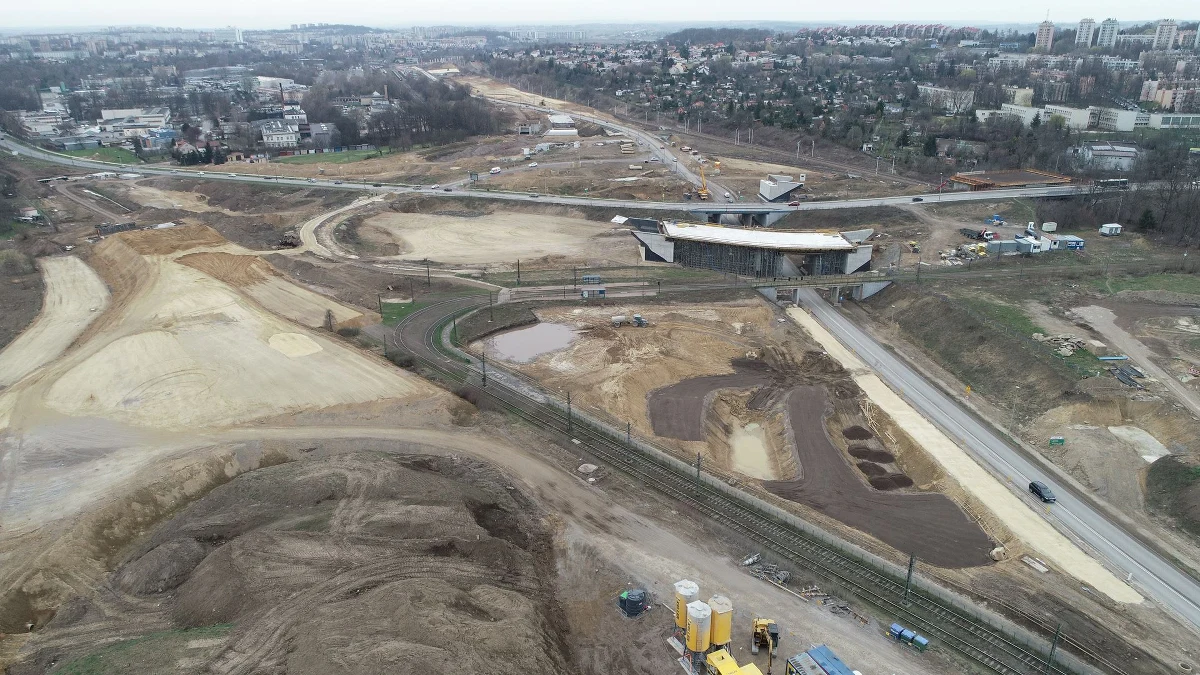 Od piątku, 7 kwietnia, zostaną wprowadzone zmiany w organizacji ruchu na ulicy Karola Łowińskiego w Nowej Hucie. Jak informuje Generalna Dyrekcja Dróg Krajowych i Autostrad, ma to związek z budową drogi ekspresowej S7.