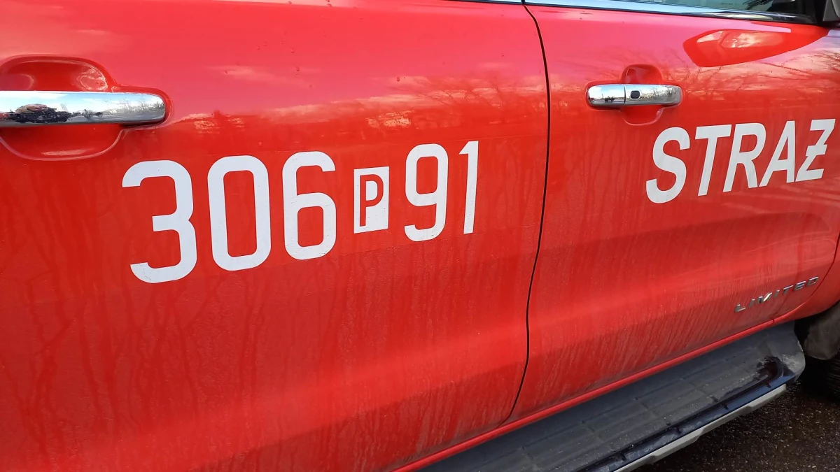 Wyciek gazu na stacji paliw w miejscowości Sarnaki przy ul. Kolejowej na Mazowszu. Ciężarówka uderzyła tam w 2 zbiorniki LPG.