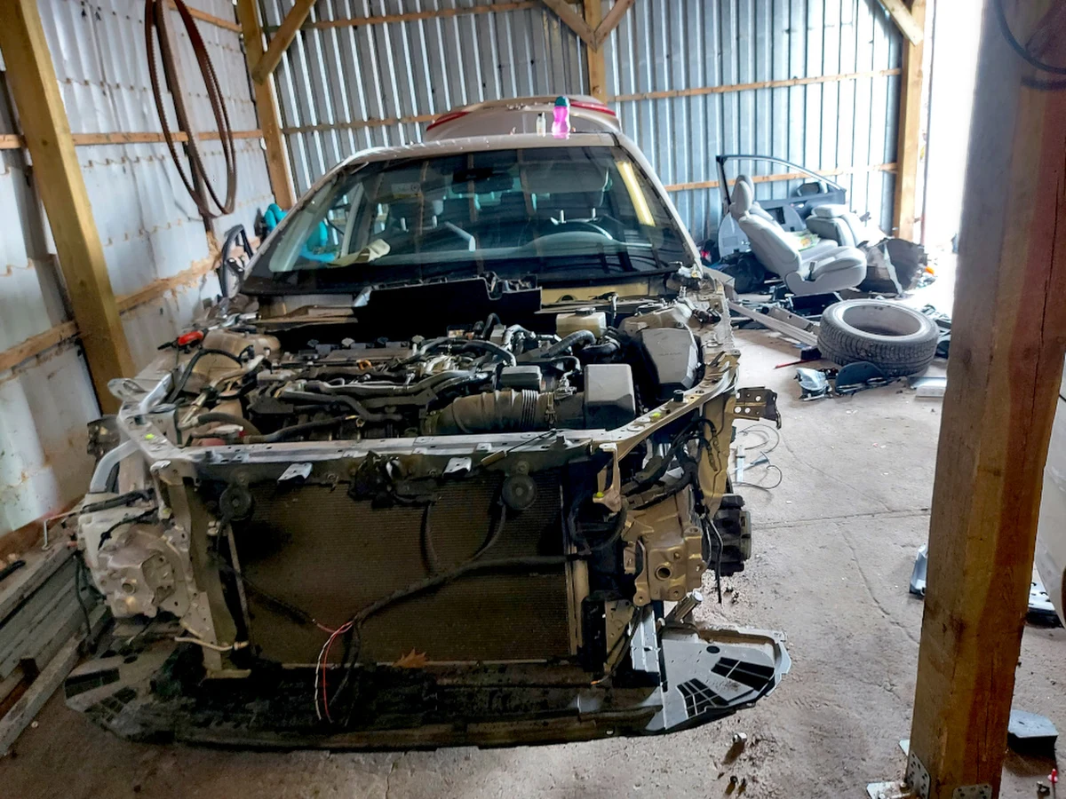 Policjanci rozbili grupę przestępczą, która trudniła się kradzieżami aut i ich rozbieraniem na części. Zatrzymano sześciu mężczyzn. Według śledczych mogą mieć na swoim koncie nawet kilkadziesiąt kradzieży.

