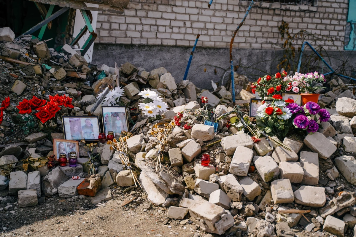W okupowanym przez siły rosyjskie Mariupolu na południowym wschodzie Ukrainy rośnie śmiertelność wśród mieszkańców, pojawia się wiele nowych pochówków - informuje lojalna wobec Kijowa mariupolska rada miejska.
