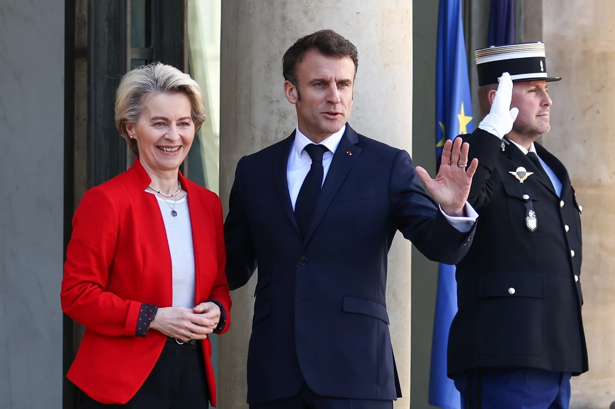 Prezydent Francji Emmanuel Macron i przewodnicząca Komisji Europejskiej Ursula Von der Leyen rozpoczynają dziś wizytę w Pekinie. Spotkają się z przywódcą Chin Xi Jinpingiem. "Musimy z Chinami rozmawiać" - przekonuje szefowa KE.