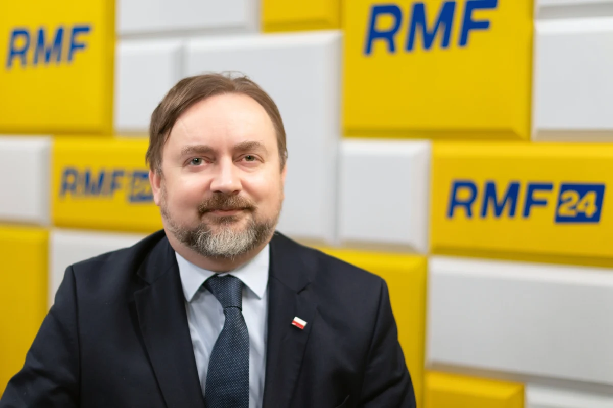 Byłem na dziedzińcu Pałacu Prezydenckiego i było widać, że to spotkanie dobrych przyjaciół. Chciałem podkreślić, że to pierwsza oficjalna wizyta prezydenta Ukrainy. Poprzednie m.in. w USA, ale też w Polsce, miały charakter roboczy. Ta jest z pełnym ceremoniałem – mówi gość Rozmowy w południe w RMF FM Paweł Szrot szef gabinetu prezydenta Andrzeja Dudy.  