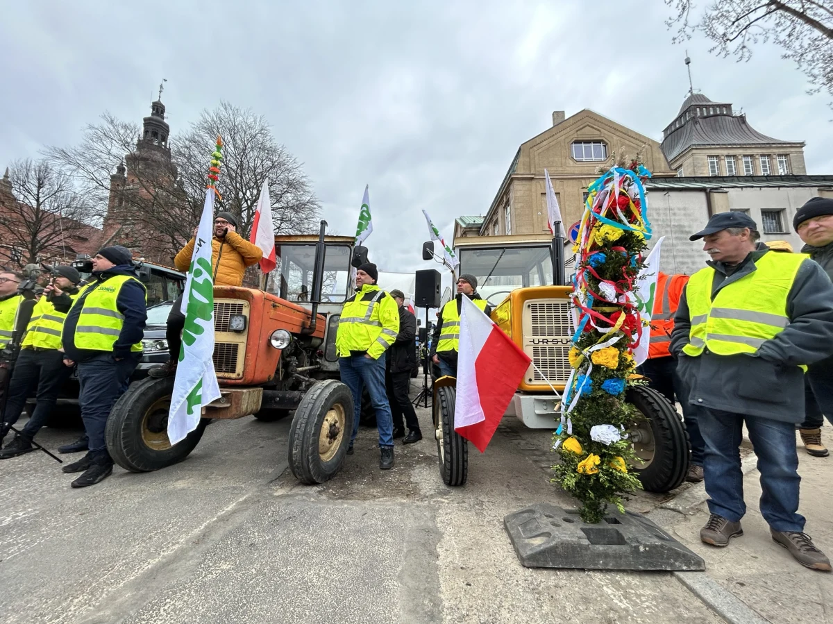 ​NSZZ Solidarność grozi przyłączeniem się do protestu rolników. Na razie zachodniopomorscy związkowcy wystosowali list otwarty do premiera Mateusza Morawieckiego, w którym domagają się podjęcia rozmów z protestującymi i wypracowania porozumienia. Dają rządzącym tydzień.