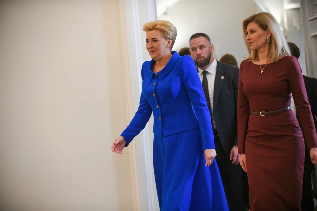 Prezydent Ukrainy Wołodymyr Zełenski wraz z żoną przebywają dziś w Polsce z wizytą. W jej planach jest m.in. spotkanie par prezydenckich. Agata Kornhauser-Duda i Ołena Zełenska już nie raz miały okazję ze sobą rozmawiać.