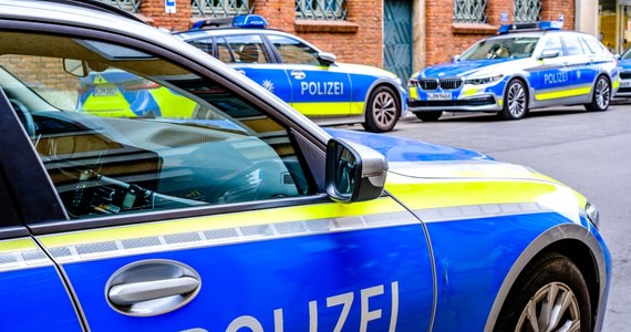 10-letnia dziewczynka została znaleziona martwa w domu dziecka w Wunsiedel. Przyczyny zgonu dziecka ma wyjaśnić sekcja zwłok, ale niemieckie media już piszą, że 10-latka mogła paść ofiarą przestępstwa. W kręgu podejrzanych są dwaj chłopcy w wieku 11 lat oraz ich starszy 16-letni kolega. 