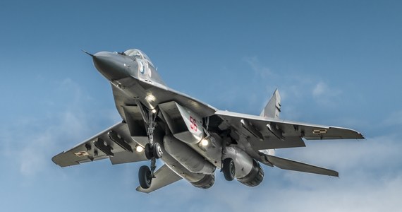 Polska dostarczy Ukrainie w sumie 14 samolotów wojskowych MiG-19. Taką wiadomość przekazał prezydent Duda podczas wizyty Wołodymyra Zełenskiego w Warszawie. 4 samoloty są już na Ukrainie, wkrótce trafią 4 kolejne.  