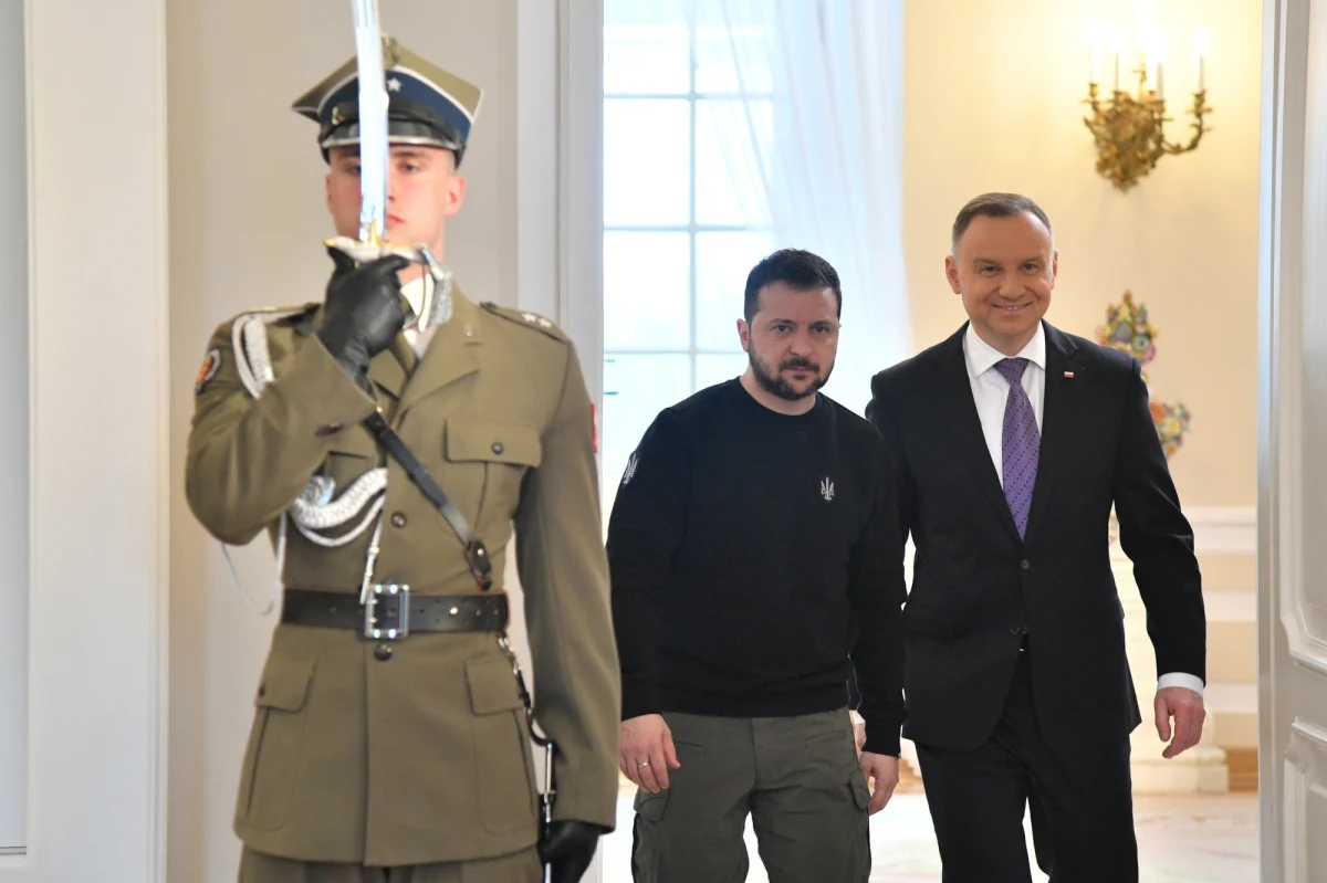 Oficjalna wizyta prezydenta Wołodymyra Zełenskiego w Warszawie jest gestem podziękowania ze strony Kijowa dla Polski za jej wsparcie, kluczowe dla obrony Ukrainy w czasie inwazji rosyjskiej - ocenia w relacji ze środowej wizyty agencja Associated Press.