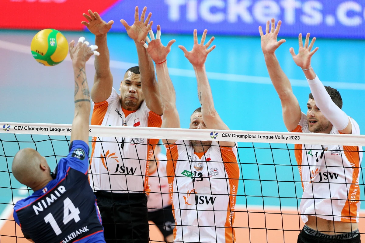 Siatkarze Jastrzębskiego Węgla awansowali do finału Ligi Mistrzów. W rewanżowym spotkaniu półfinałowym przegrali u siebie z tureckim Halkbankiem Ankara 2:3 (25:17, 18:25, 22:25, 25:16, 12:15), ale pierwsze spotkanie na wyjeździe wygrali 3:1. W drugiej parze półfinałowej rywalizują Grupa Azoty Kędzierzyn-Koźle i włoski zespół Sir Safety Perugia.