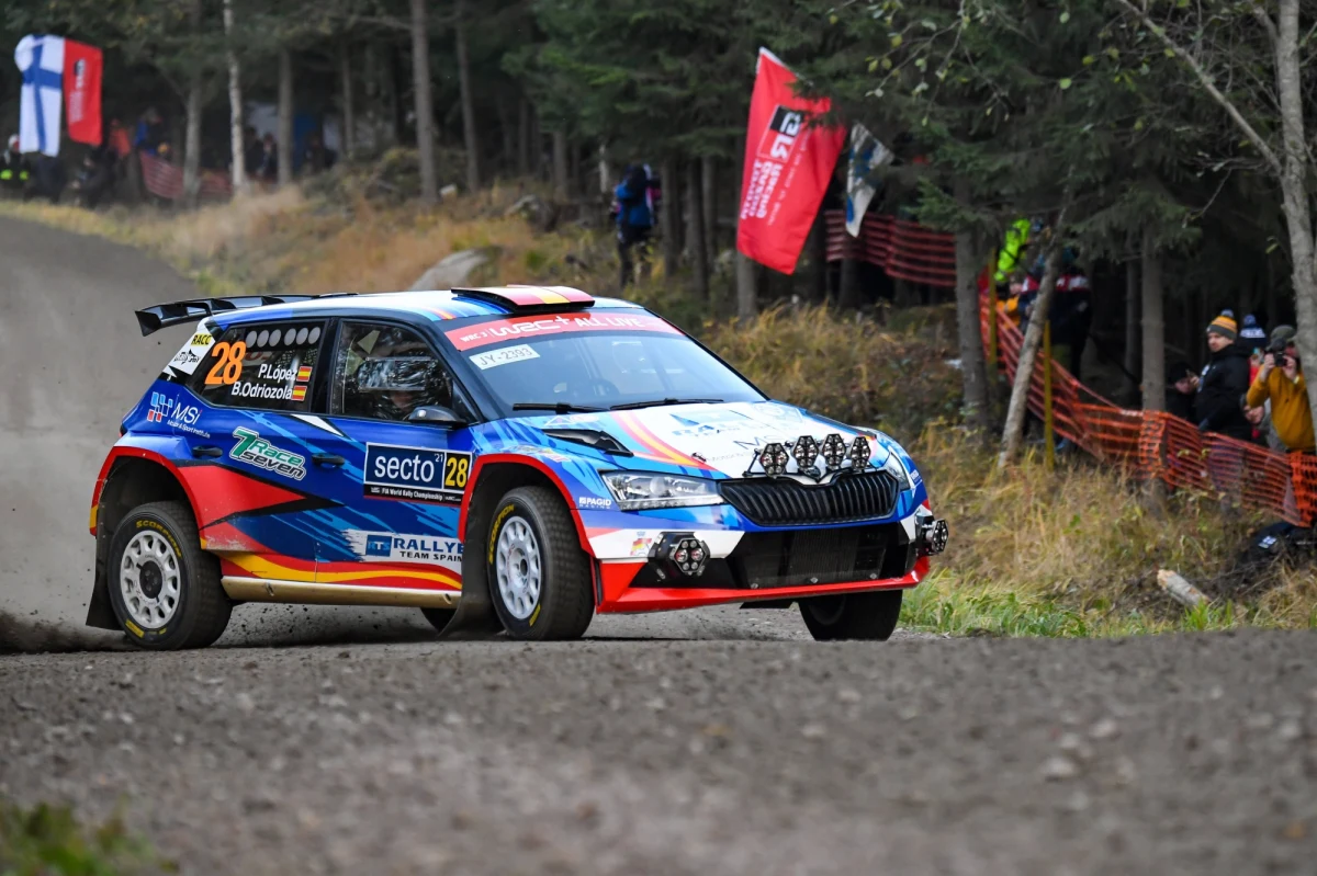 Rajdowy mistrz Hiszpanii Pepe Lopez z powodu przekroczenia limitu karnych punktów stracił prawo jazdy. Musiał przez to wycofać się ze startów w całym cyklu Supercampeonato, gdzie miał bronić tytułu.