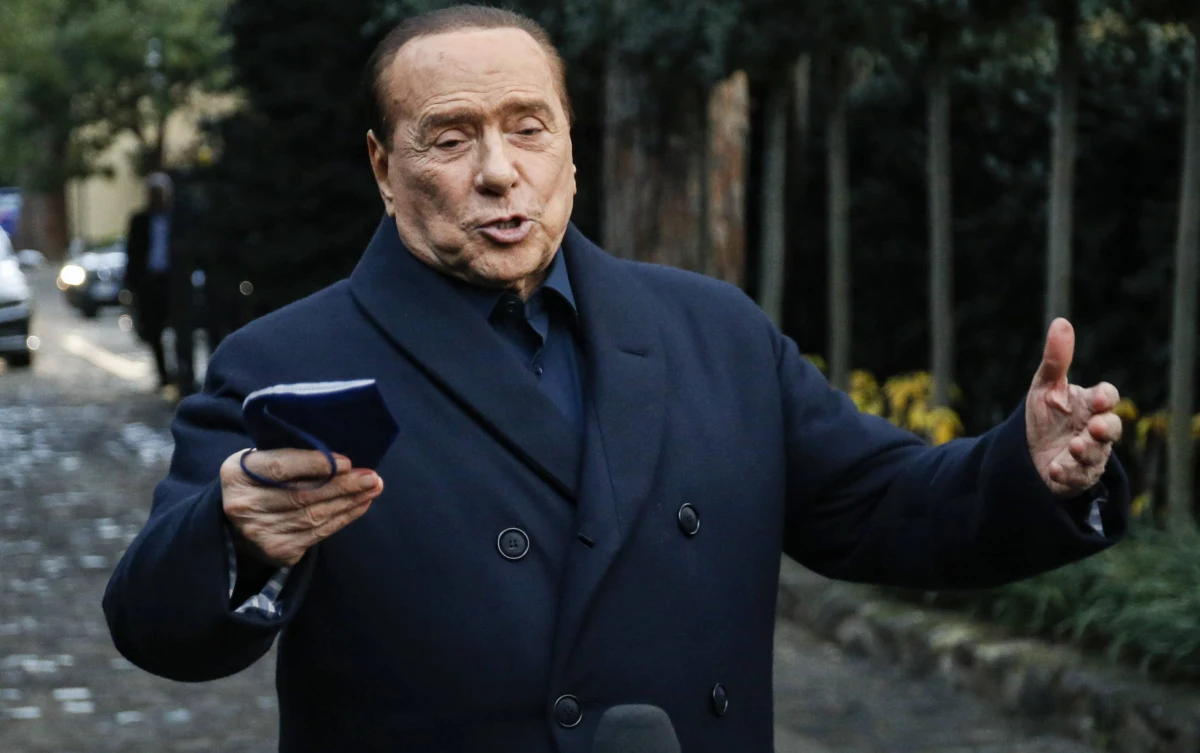 U Silvio Berlusconiego zdiagnozowano białaczkę - poinformował dziennik "Corriere della Sera". Infekcja dróg oddechowych, z powodu której w środę trafił na oddział intensywnej terapii w szpitalu San Raffaele w Mediolanie, ma być jednym z powikłań choroby nowotworowej.