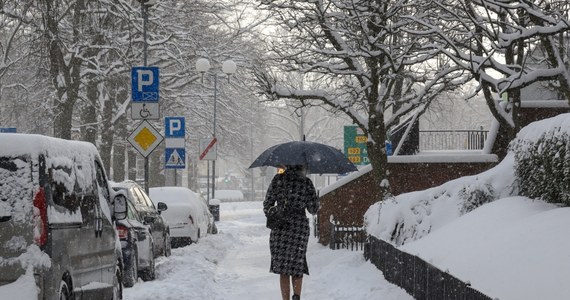 Ostrzeżenia drugiego stopnia przed intensywnymi opadami śniegu wydał Instytut Meteorologii i Gospodarki Wodnej dla części województwa podkarpackiego. W części kraju są także alerty pierwszego stopnia przed śniegiem.