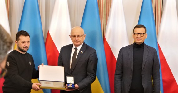 ​Prezydent Ukrainy Wołodymyr Zełenski wziął udział w uroczystości odznaczenia prezydentów Chełma, Rzeszowa, Lublina i Przemyśla - poinformowała w czwartek Kancelaria Premiera.