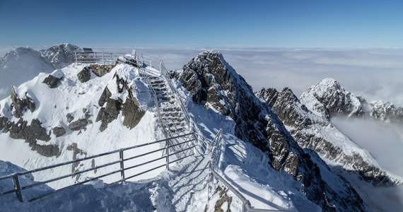 Świąteczne plany wypoczynku w Tatrach weryfikuje pogoda. Na okres Wielkanocy hotelarze nie mają zbyt wielu rezerwacji. W górach dobre warunki będą mieć jednak narciarze, którzy skorzystają na mroźnej pogodzie.