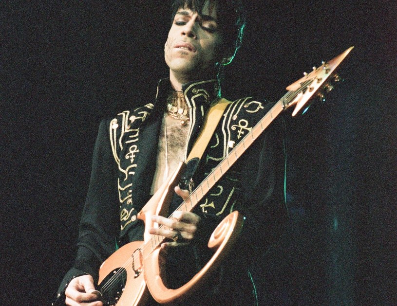 Na aukcję trafiły wyjątkowe przedmioty należące do Prince'a, takie jak ciuchy czy wyjątkowa żółta gitara Schecter Cloud. Na takim samym instumencie muzyk nagrał m.in. "Purple Rain" oraz występował na scenie!