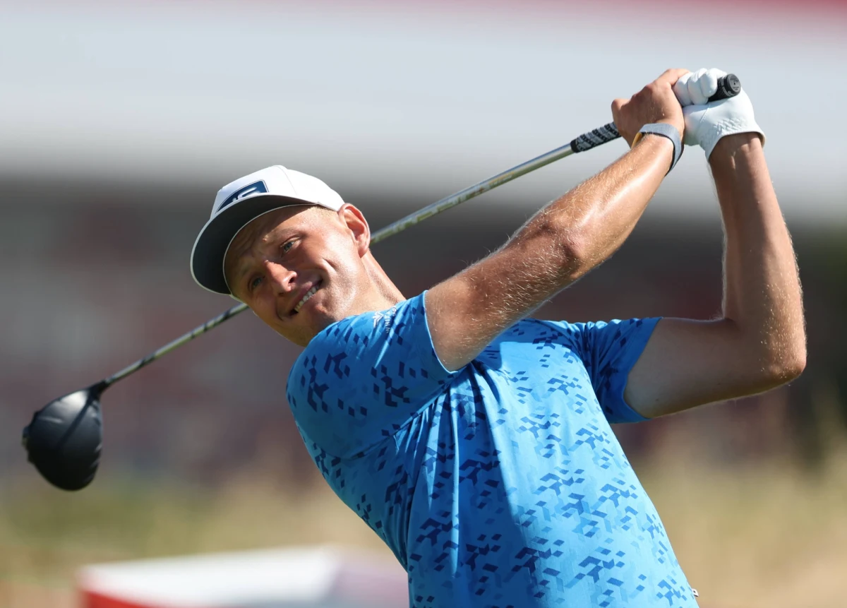 W jednym z czterech najważniejszych turniejów golfowych na świecie, w najbardziej prestiżowym turnieju Masters, zagra po raz pierwszy w historii Polak Adrian Meronk, który był gościem Piotra Salaka w internetowym Radiu RMF24. Golf to jedna z najbardziej popularnych dyscyplin sportowych na świecie - według ostatnich danych RAN Sport Marketings Area uprawia ją  ponad 66 mln osób. Dla porównania w tenisa gra blisko 90 mln ludzi. Absolutną królową jest oczywiście piłka nożna - 250 mln zawodników. Biega na świecie ponad 600 mln osób. Golf zalicza się do czołówki, jeśli chodzi o popularne, sportowe spędzanie wolnego czasu.