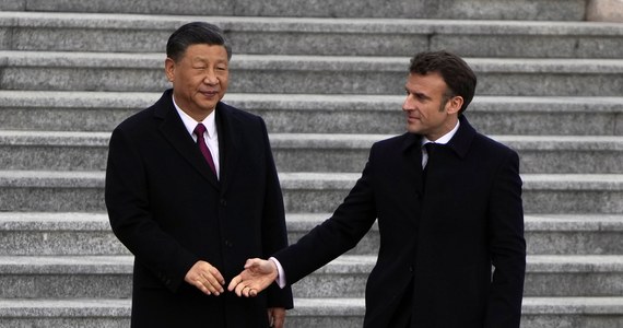 Prezydent Francji Emmanuel Macron nie zdołał przekonać chińskiego przywódcy Xi Jinpinga do zmiany stanowiska i wpłynięcia na Rosję w sprawie wojny z Ukrainą – pisze w czwartek portal Politico.