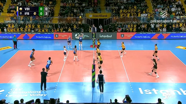 Skrót meczu VakifBank Stambuł – Fenerbahce Opet Stambuł 0:3 (10:25, 23:25, 20:25) w półfinale Ligi Mistrzyń siatkarek 2023.

