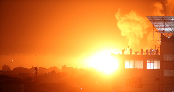 Izraelskie wojsko w nocy z czwartku na piątek zaatakowało cele w Libanie i Strefie Gazy. To odwet za czwartkowe ataki rakietowe z terytoriom Libanu - w kierunku Izraela wystrzelono ponad 40 pocisków rakietowych, o co Tel Awiw oskarża Hamas.