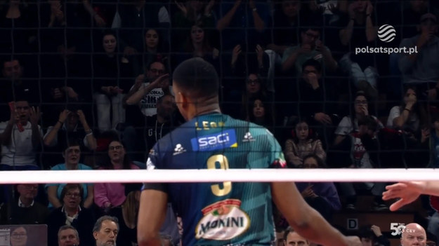 Fragment meczu Sir Sicoma Monini Perugia – Grupa Azoty ZAKSA Kędzierzyn-Koźle 1:3 (23:25, 18:25, 25:19, 25:27) w półfinale Ligi Mistrzów. 

